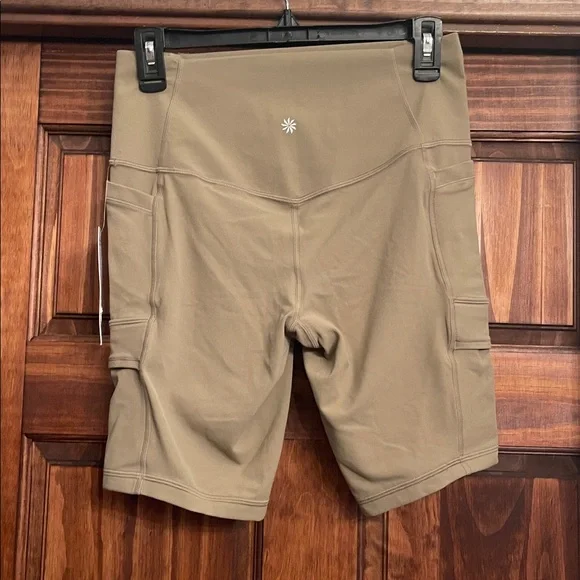 Athleta salutation stash cargo 9 inch Bike Shorts M - Picture 4 of 6